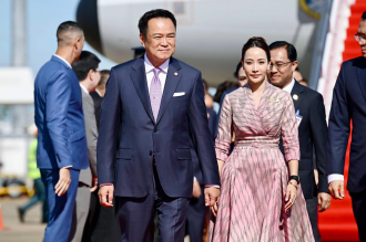 Thai Prime Minister Anuthit Chanvirakul and Spouse Arrive in Vientiane Capital